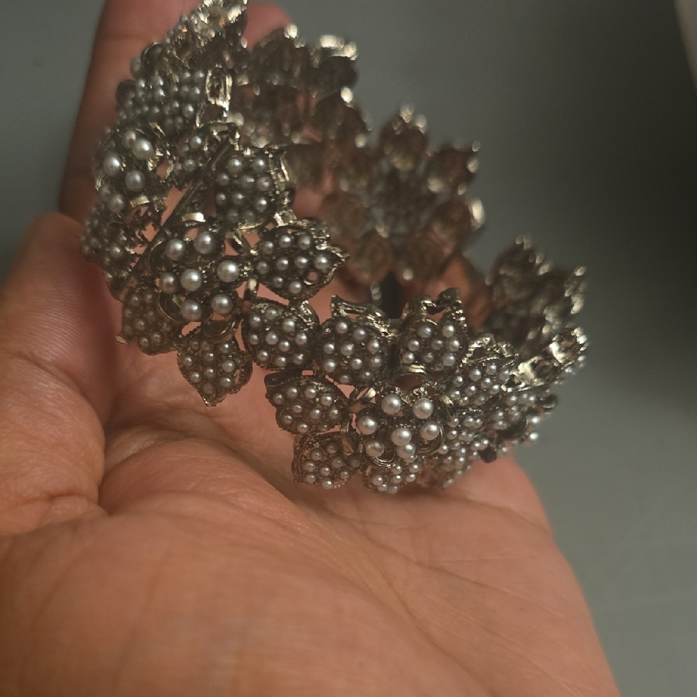 Elegant Silver Floral Bracelet
